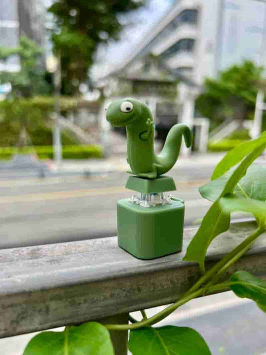 [Christmas Gift] Lizard Button Keychain with Rechargeable LED Light &Realistic Croak-Color-Changing Fun Toy for Kids & Adults,TikTokShopBlackFriday